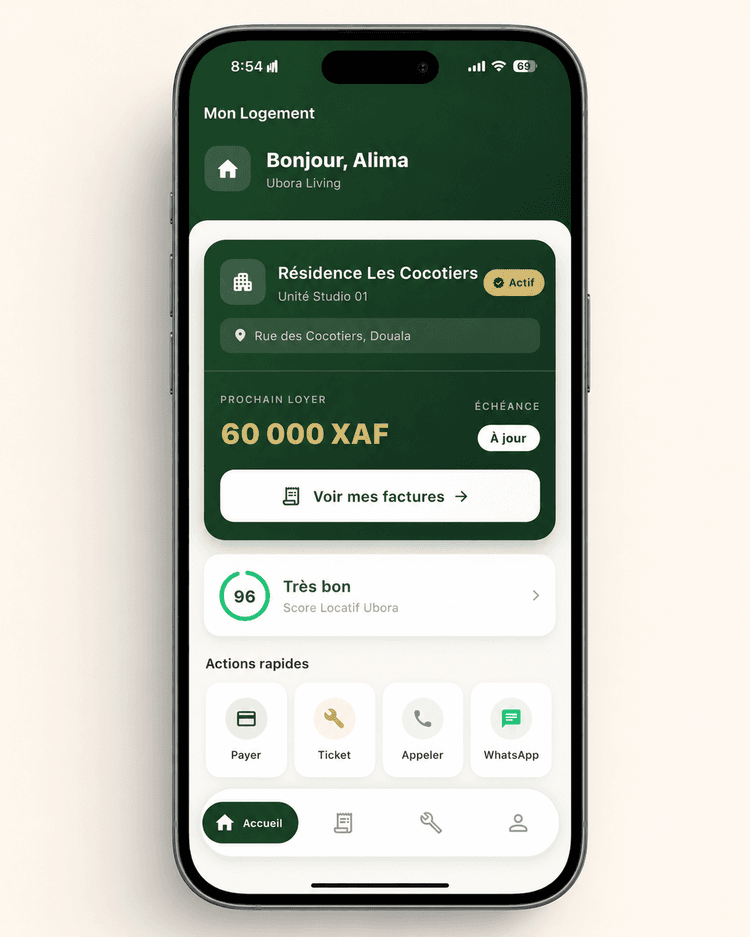 Application Ubora Living sur iPhone — tableau de bord locataire avec Score Locatif 100, loyer et actions rapides